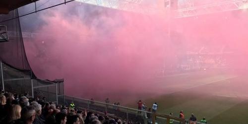 Fumogeni e mortaretti durante Genoa-Chievo, denunciati 7 tifosi rossoblù