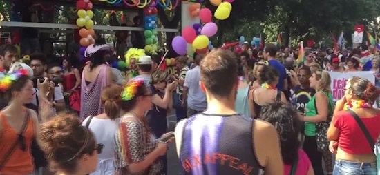 Liguria Pride a Genova, in tremila per le vie della città: la festa al Porto Antico