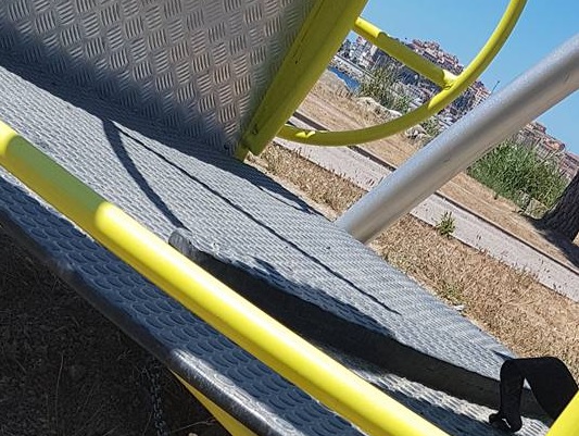 Chiude l'altalena per bimbi disabili al parco urbano: 