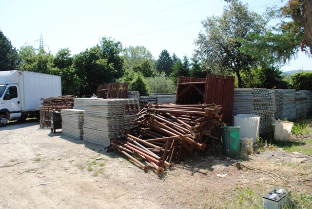 Rubano 29 tonnellate di materiale dalle ditte per cui lavorano: 7 indagati