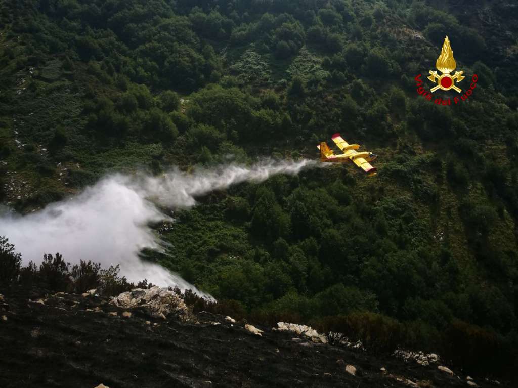 Incendi: ancora fuoco vicino a Bargagli. Parco del Beigua: 200 ettari in fumo 