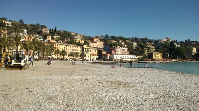 Santa Margherita, tragedia in spiaggia: anziano muore stroncato da malore