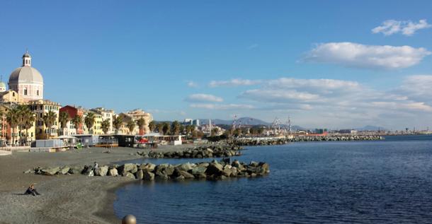 Pegli, rischia di annegare in mare: 25enne straniero grave in ospedale