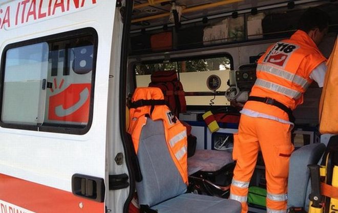 Ventimiglia: motociclista passa col rosso, si schianta e muore