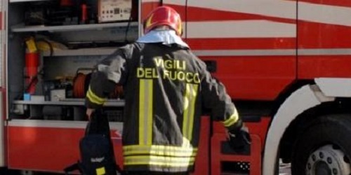 Imperia, incendio a Regione Baitè: fiamme vicino all'autostrada  