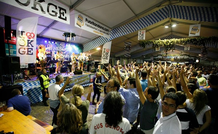 Torna l'Oktoberfest in piazza della Vittoria: birra, cibi tipici, musica ed eventi in città