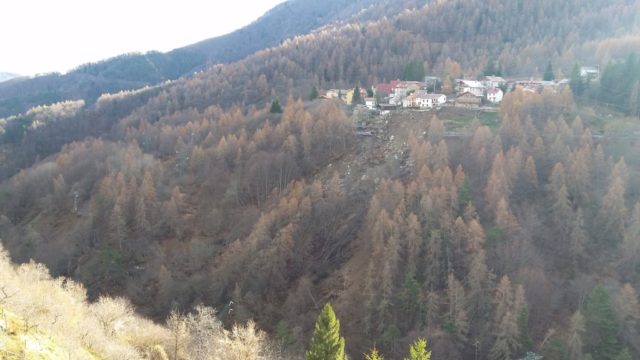 Ponte sul Bavera a rischio crollo: strada chiusa, Monesi è isolata