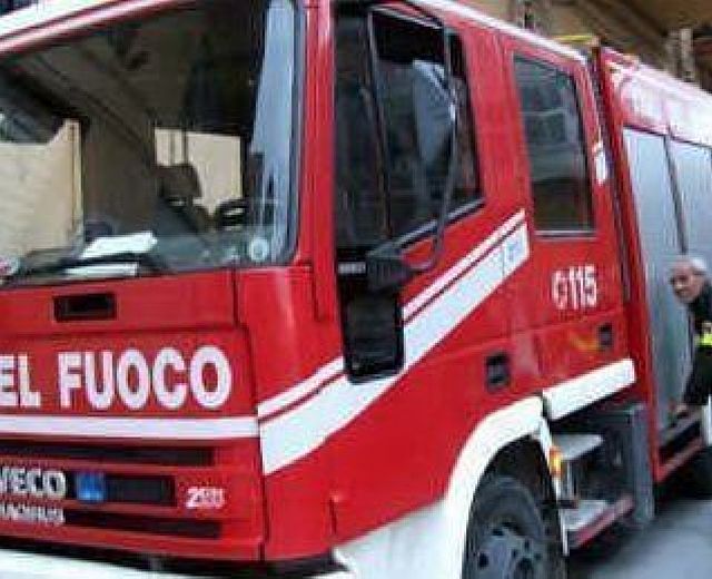 Incendio in un appartamento in via Bercilli a Certosa