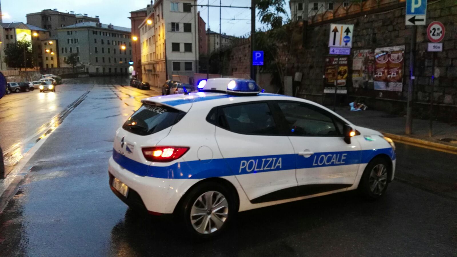 Genova, chiusa via Buranello a causa di un palo pericolante