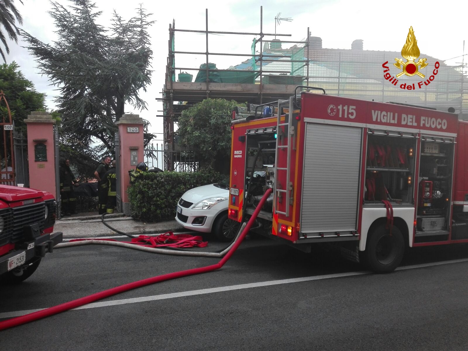 Incendio in un appartamento a Ruta, evacuate dai pompieri due famiglie