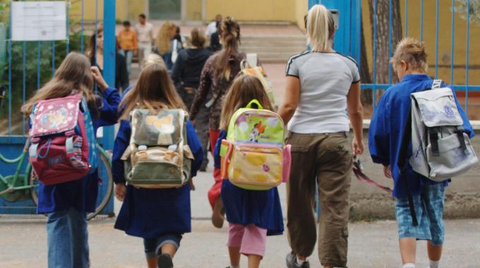 La carica dei 173mila studenti, al via oggi la scuola dell'obbligo 