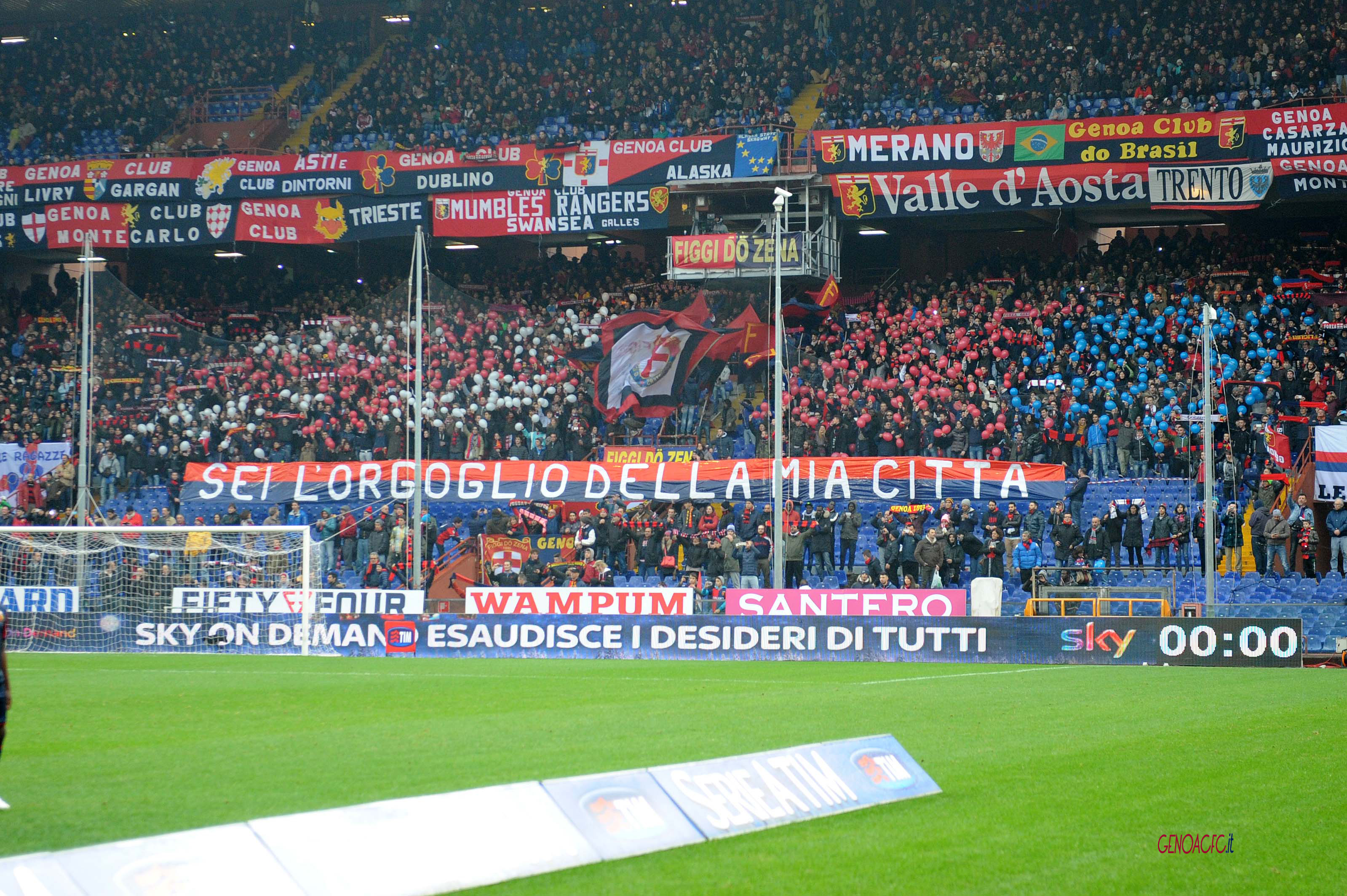 Aggressione e insulti al pari della Juve, Daspo per sette tifosi del Genoa 