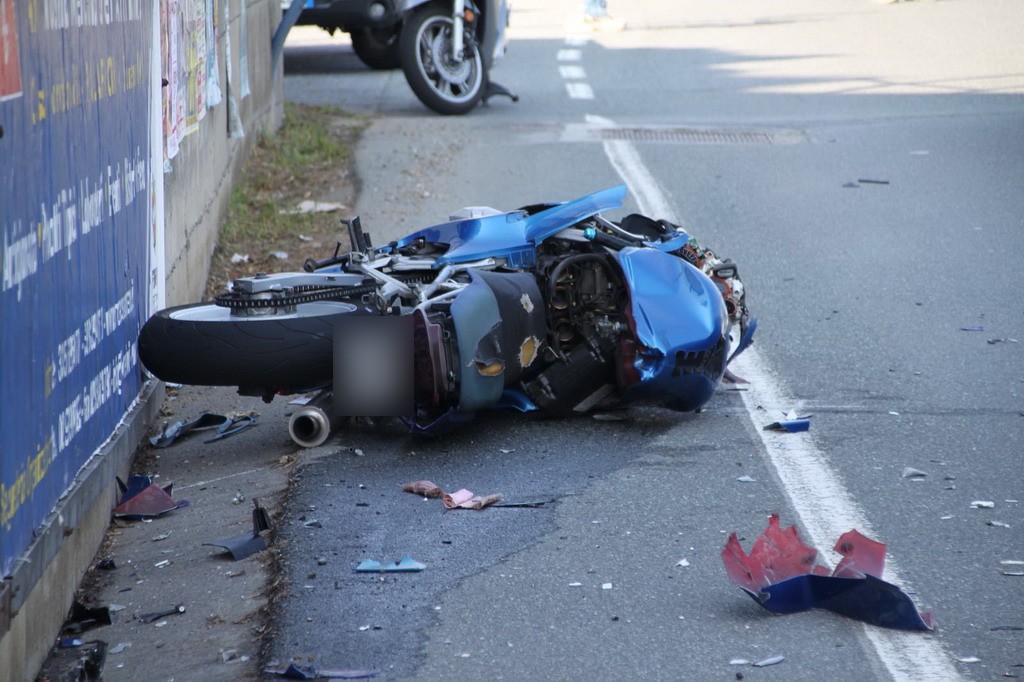 Taggia, scontro frontale auto-moto in via Beglini: morto Luca Cardone, centauro 27enne