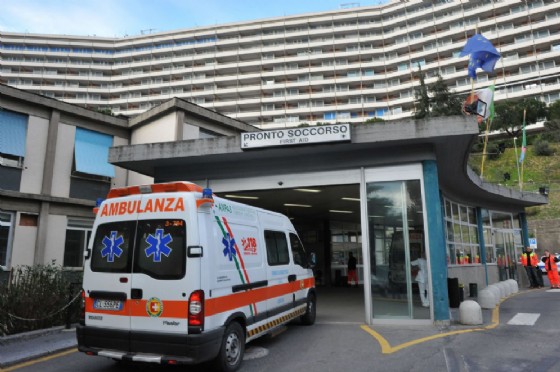 Donna grave per meningite batterica, ricoverata al San Martino di Genova