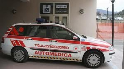 Chiavari, cade dallo scooter in piena notte: giovane grave al San Martino