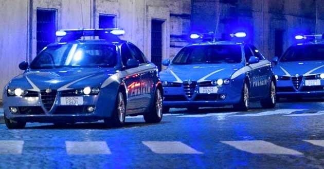 Un ragazzo è stato picchiato da tre buttafuori in strada, indaga la polizia 