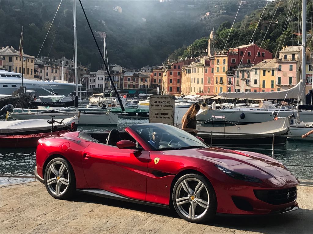 Ferrari Portofino, ritorna a casa per uno shooting fotografico