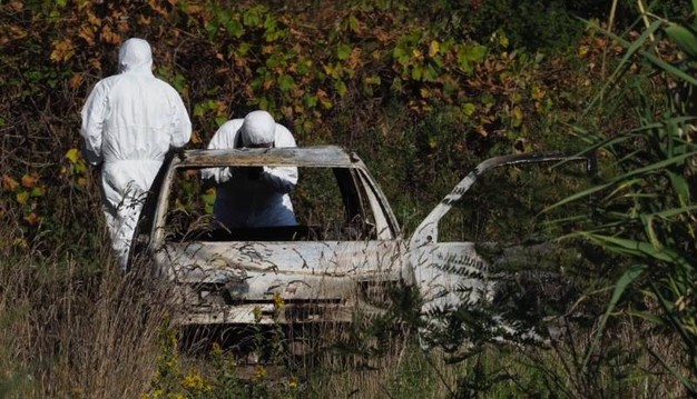 Anziani morti carbonizzati in auto: le fiamme sono partite dall'interno