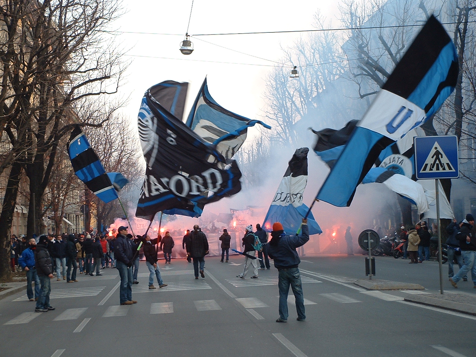 Tifosi dell'Atalanta rallentano l'ingresso in autostrada a Genova Est