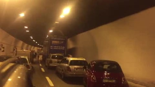 Furgoncino in testacoda sulla A12, coda di 6 km in ingresso a Genova 