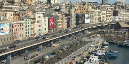 Torna il vento forte a Genova, Sopraelevata vietata a moto e furgonati