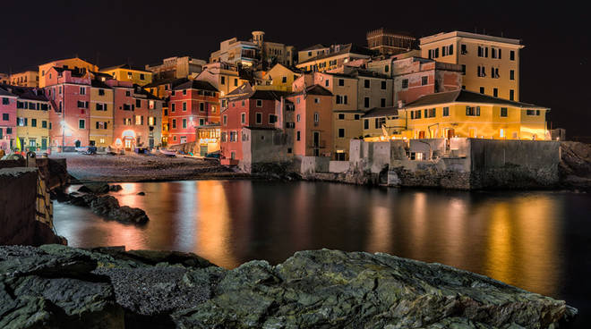 Natale a Boccadasse: red carpet, albero sulla spiaggia e mercatini