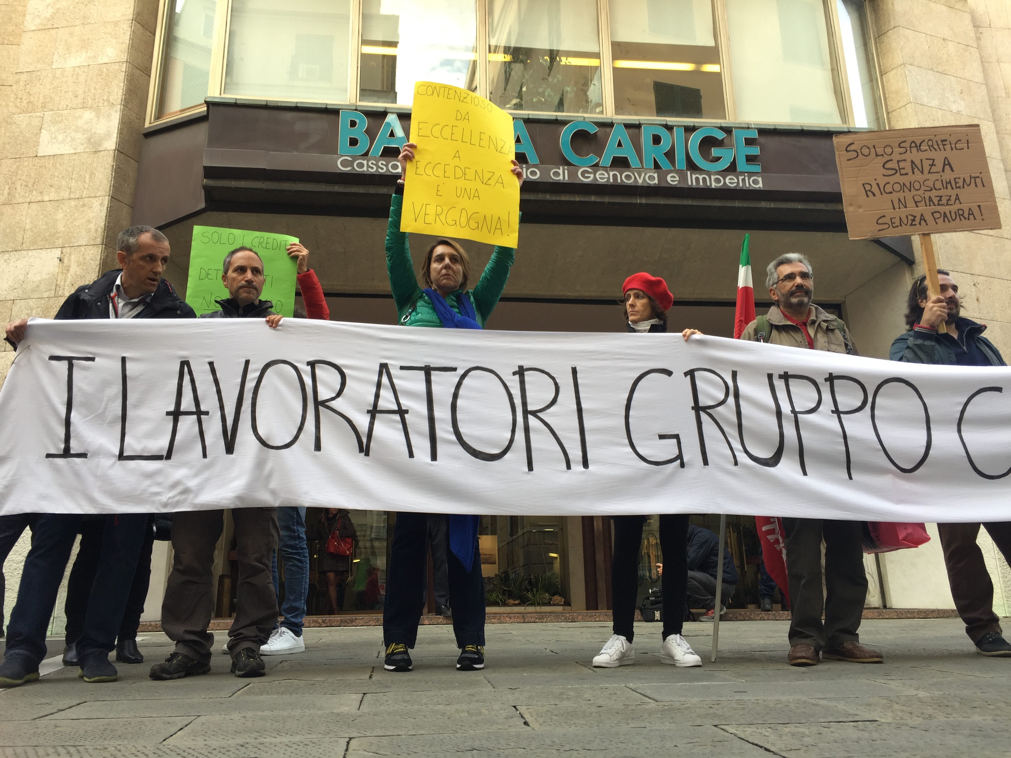 Carige, i lavoratori della Cgil in piazza dopo 15 anni: 