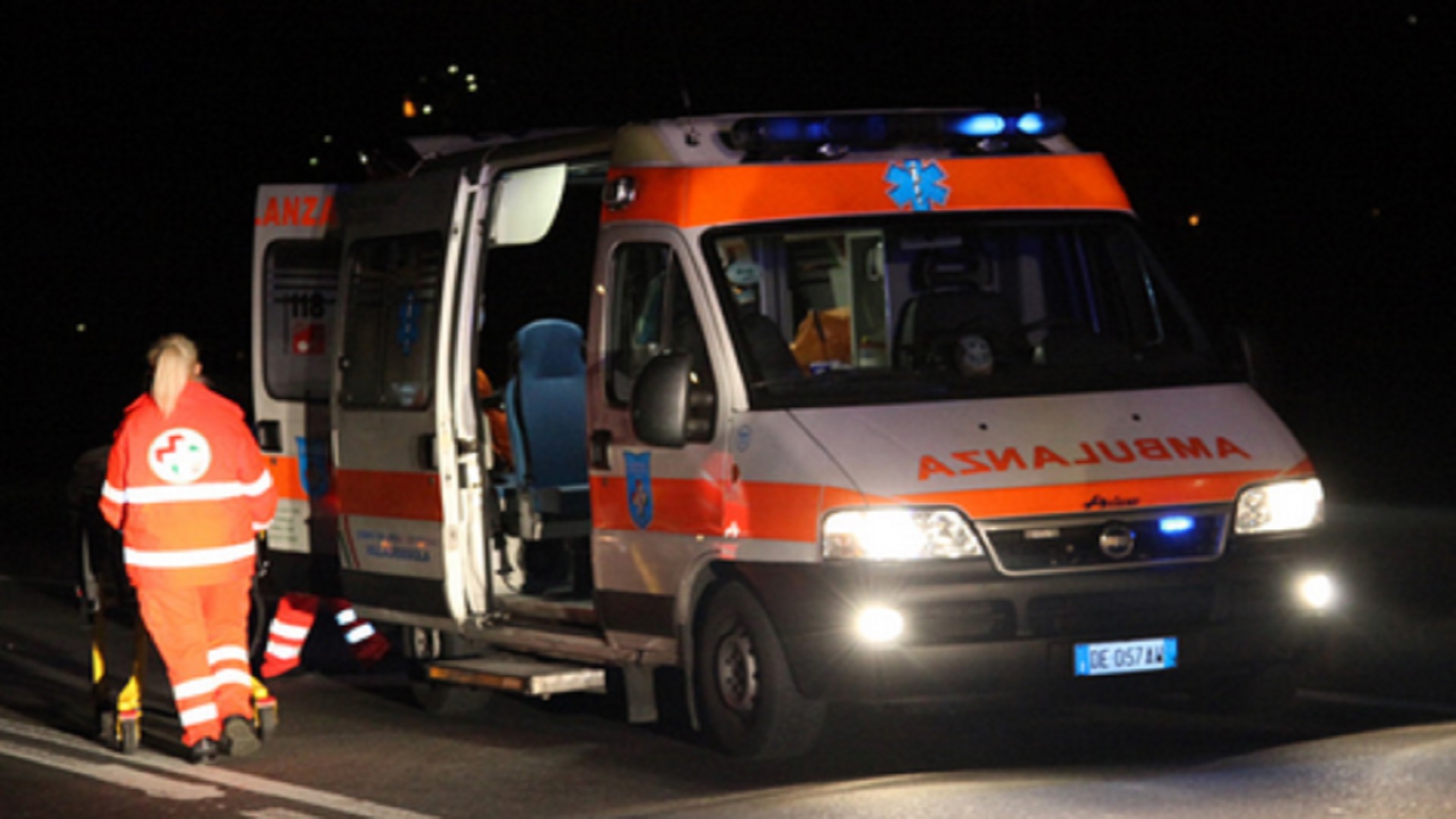 Incidente alla Spezia, auto contro un palo in via Valdilocchi