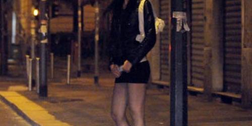 Prostituta accoltellata e derubata, inquirenti sulle tracce dell'aggressore 