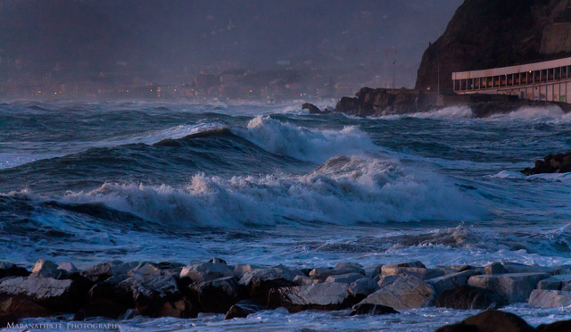 Allerta meteo, mareggiate a Levante: chiuse le gallerie tra Sestri e Moneglia