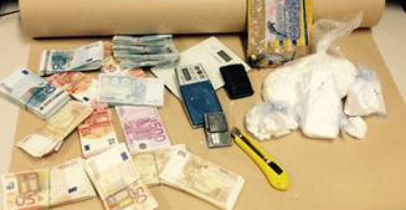 Arrestato pusher ad Albenga con 1 kg di cocaina e 12 mila euro in contanti