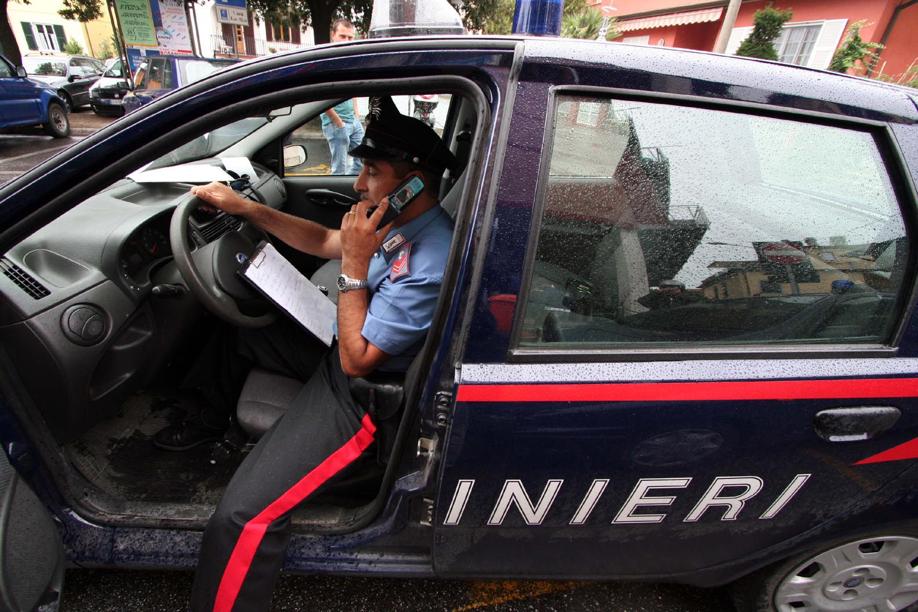 Posta su Facebook una barzelletta sui carabinieri: denunciata