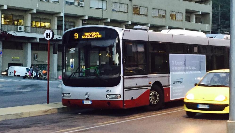 Investito da un bus fuori dalle strisce, anziano muore dopo un giorno di agonia