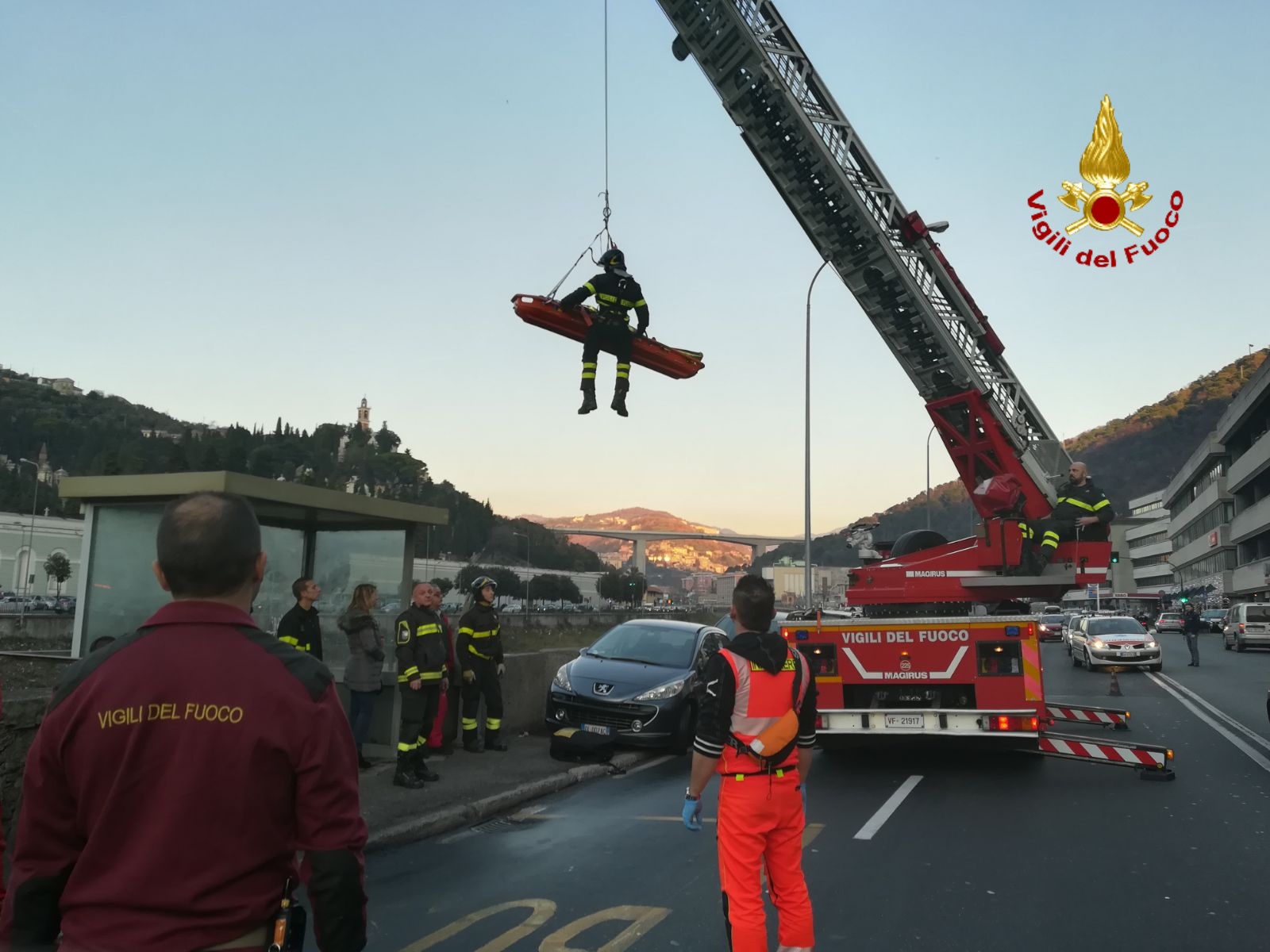 Ragazzo cade nel Bisagno, soccorso dalla squadra sommozzatori