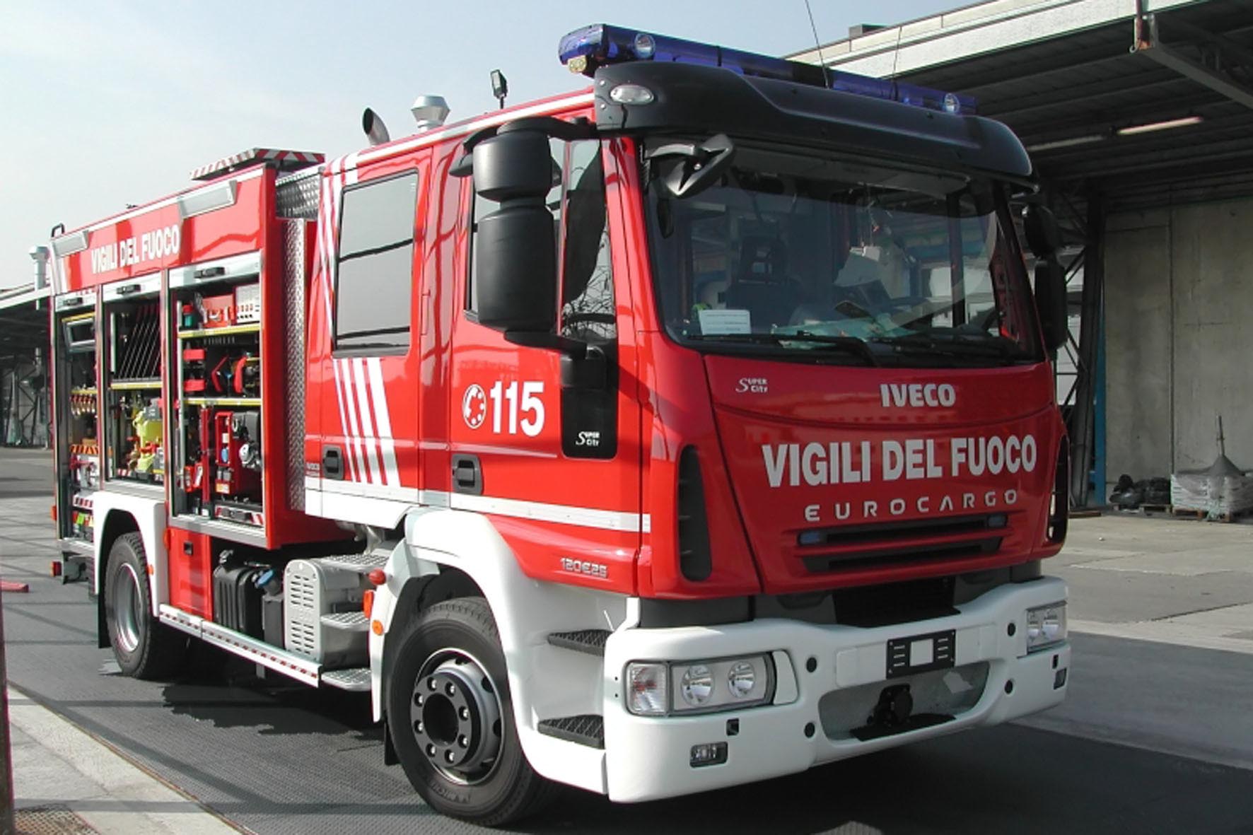 Incendio in un appartamento di via Vianson a Genova Pegli