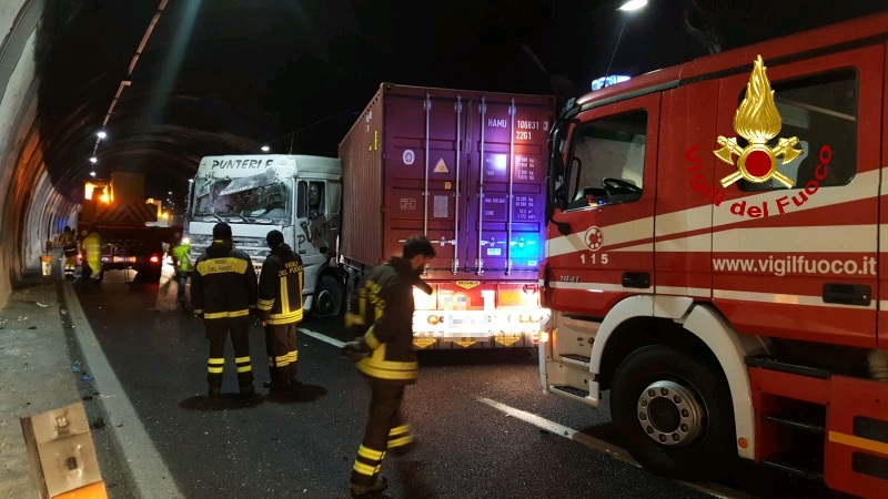 Doppio incidente su A10 e A26: autostrade chiuse e traffico in tilt