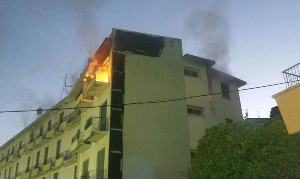 Incendio dell'ex hotel Teresa: individuati quattro giovani, 3 sono minorenni