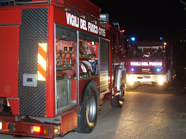 Principio d'incendio di un tetto a Villanova d'Albenga