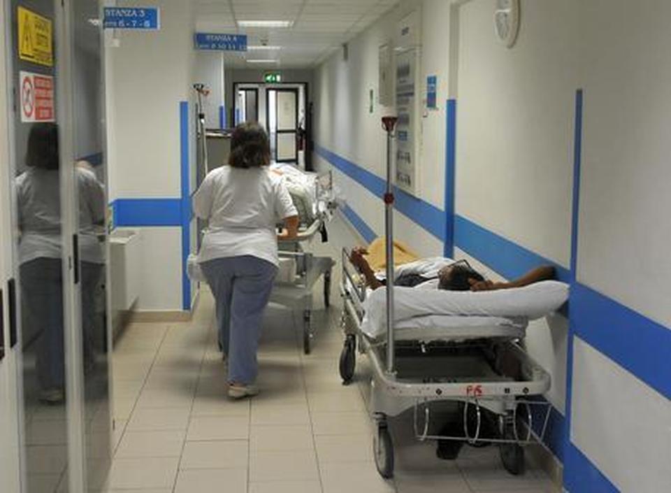 Cinque ore per un catetere e misuratore di pressione rotto, la disavventura di un'anziana al pronto soccorso