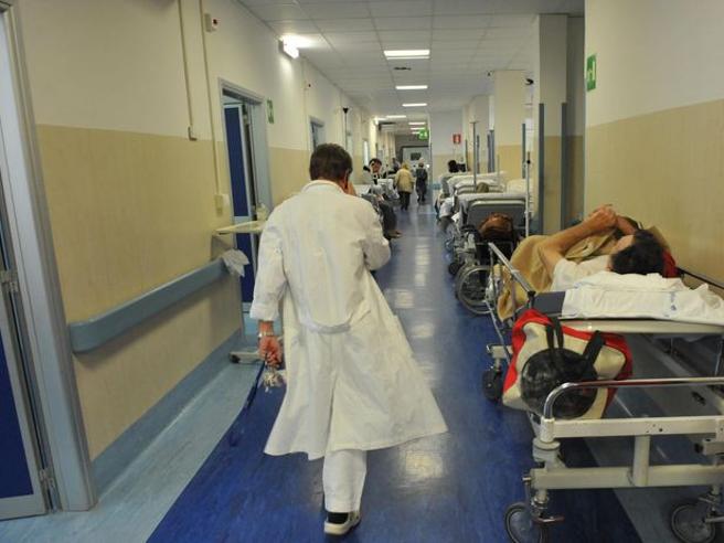 Influenza, oltre 1800 al pronto soccorso. Assalto in guardia medica per i certificati