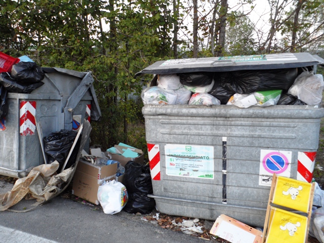 A Chiavari aumentano le telecamere contro chi abbandona rifiuti in strada 