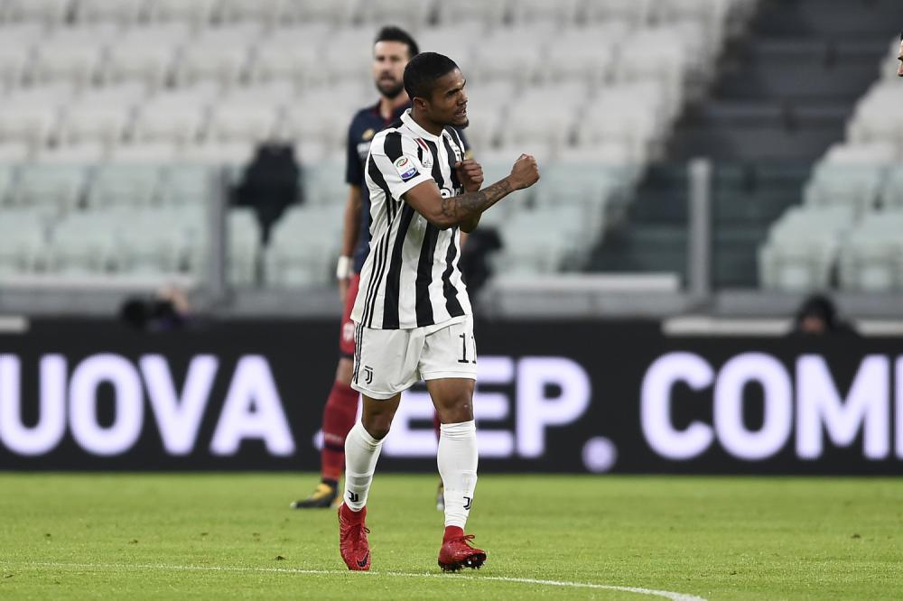 Juventus-Genoa 1-0, Douglas Costa condanna il Grifone