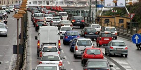 Incidente all'ingresso della Sopraelevata, disagi al traffico in direzione ponente