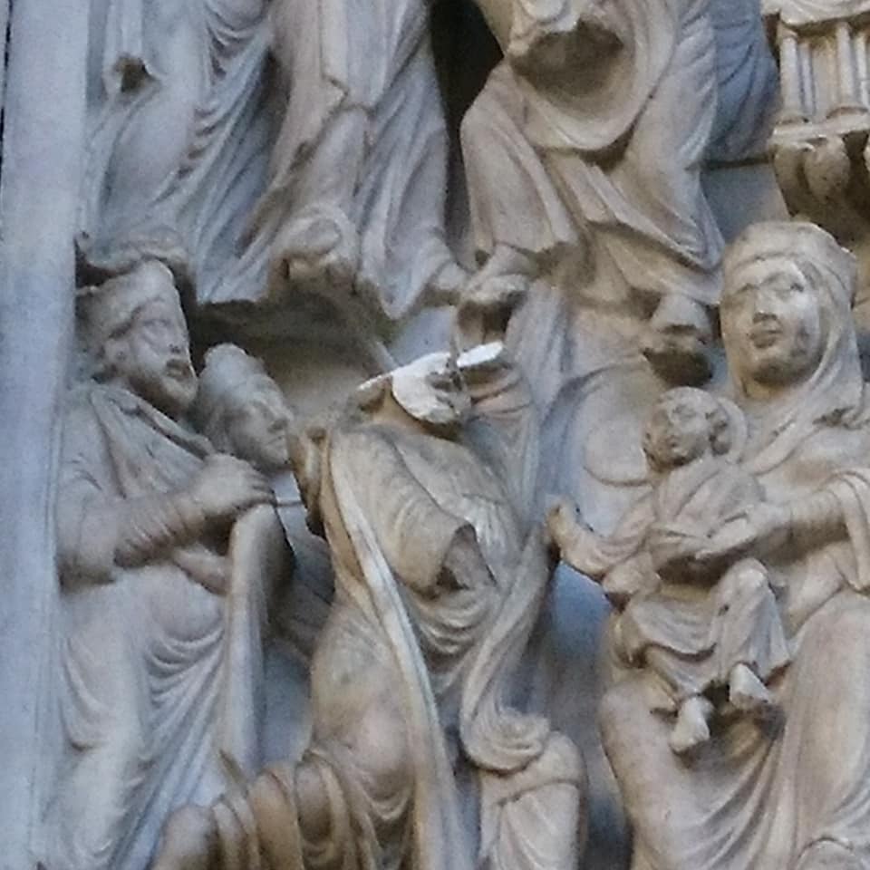 Selfie con il Re Magio, danni a un rilevo della cattedrale di San Lorenzo