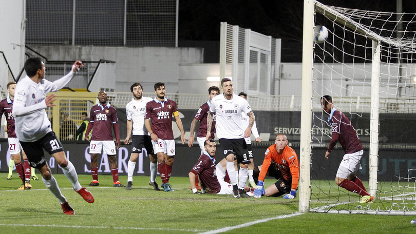 Spezia, Gallo festeggia dopo la vittoria con la Salernitana: 