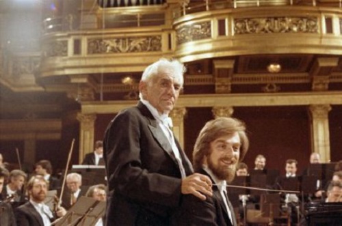 La grande musica al Carlo Felice, Zimerman suona 'The Age of Anxiety' di Bernstein