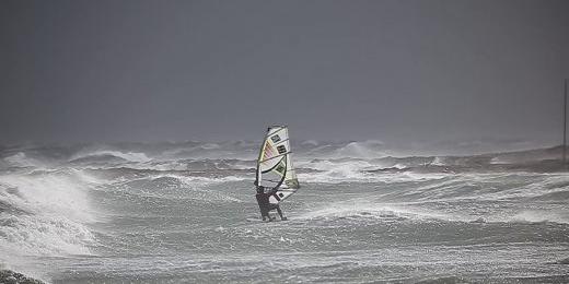  Surfista disperso a Chiavari: salvato da guardia costiera 