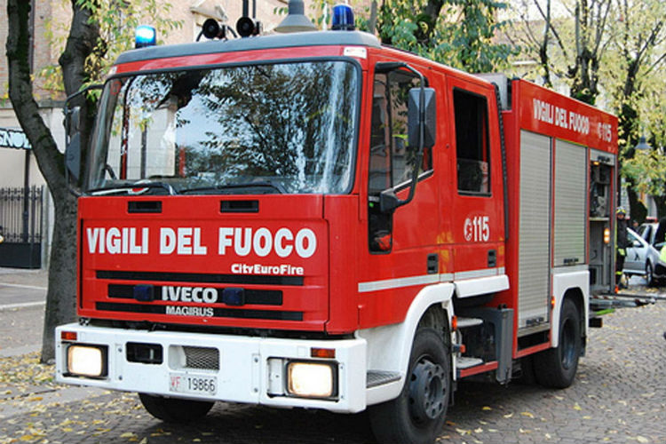 Paura a Gorreto, incendio in una casa: il rogo spento dai pompieri 