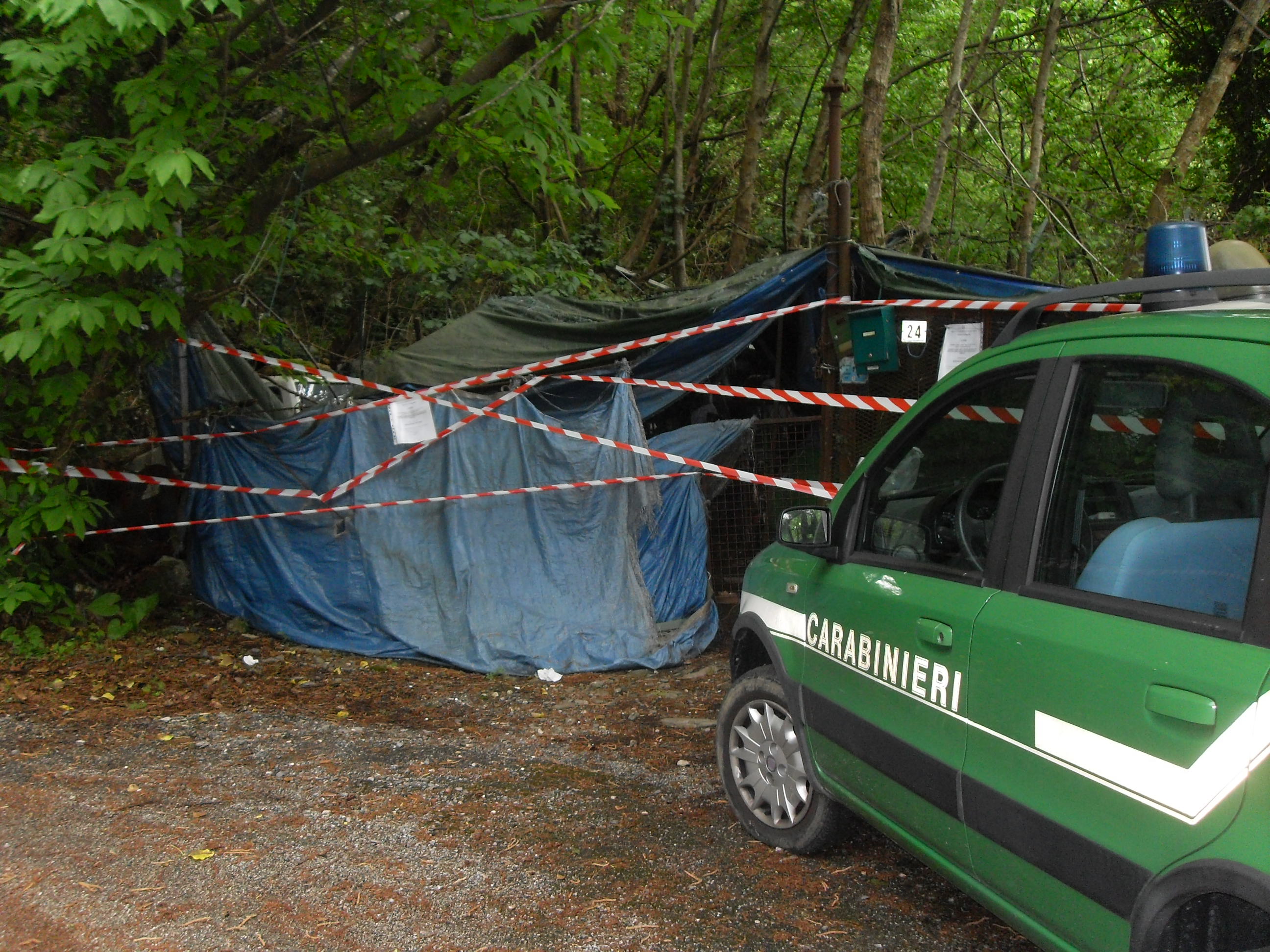 Scoperta discarica abusiva con eternit, sequestro dei Forestali