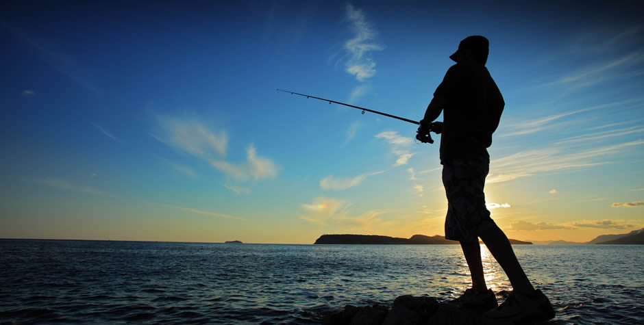 Nasconde l'eroina dentro la canna da pesca: scoperto e arrestato